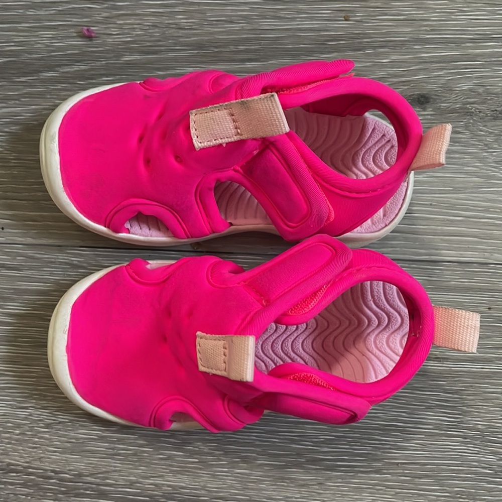 Toddler sneakers size 5 gently worn